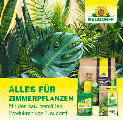 Grüne Zimmerpflanzen und naturgemäße Neudorff Produkte wie Blumenerde, Flüssigdünger und Düngestäbchen für gesundes Pflanzenwachstum.